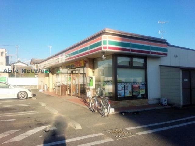 セブンイレブン行田小見店(コンビニ)まで712m カーサ・グレイスⅠ