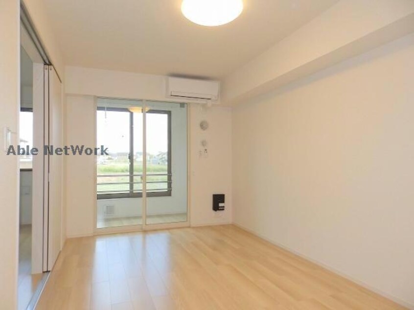 類似タイプ サニー・フィールド