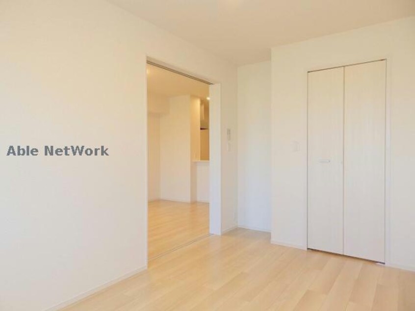 類似タイプ サニー・フィールド