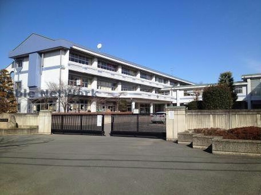 羽生市立西中学校(中学校/中等教育学校)まで2546m グラン　アクシズ