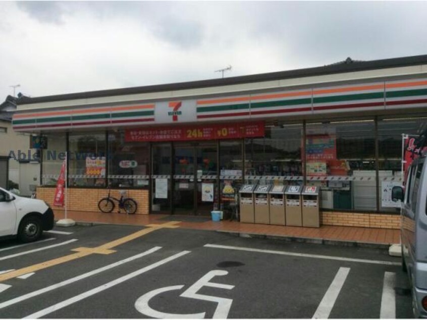 セブンイレブン久喜東鷲宮駅前店(コンビニ)まで990m メゾン・ラフォーレ