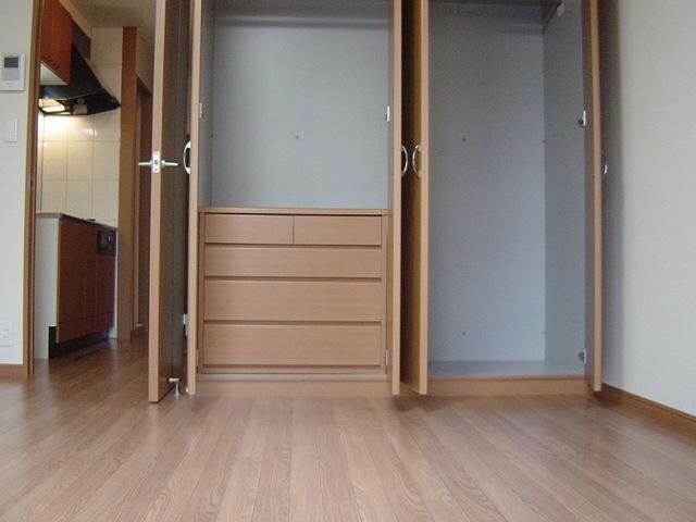 居室 東北本線<宇都宮線>/宇都宮駅 車移動　18分7.6km 1階 築16年