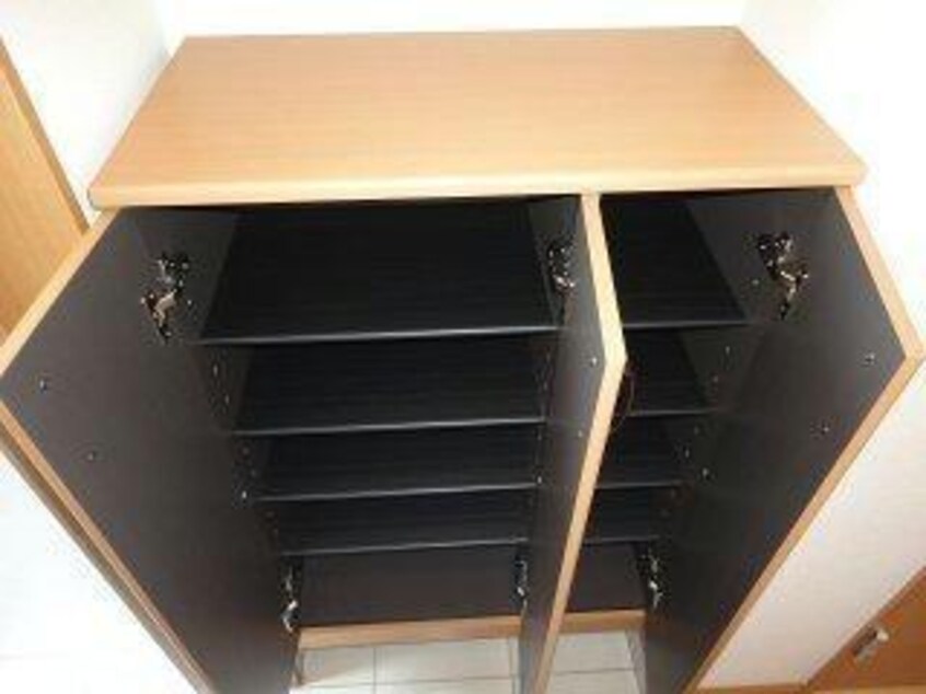 玄関回り 東北本線<宇都宮線>/宇都宮駅 車移動　18分7.6km 1階 築16年