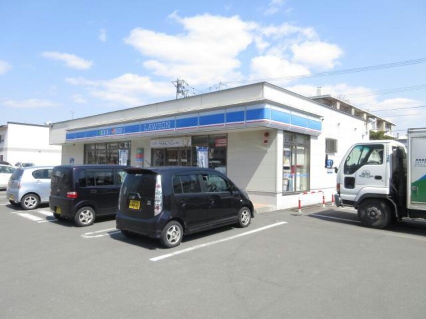 ローソン苫小牧弥生町店(コンビニ)まで765m アイリス・ホーム102