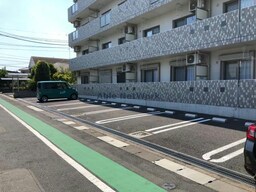 建物前面駐車場♪