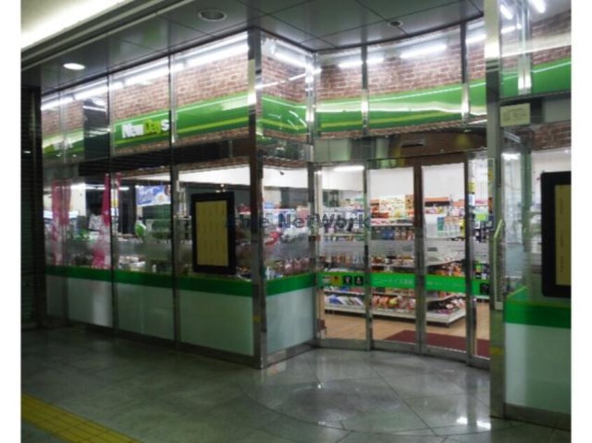 ニューデイズ深谷(コンビニ)まで421m カサグランデ（深谷市西島）