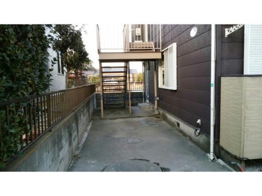 軽のみ。浄化槽清掃の時は車をどかしていただきます。 メゾン湊（熊谷市拾六間）