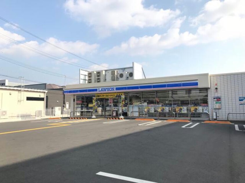 ローソン姫路伊伝居店(コンビニ)まで624m 日の出コーポ