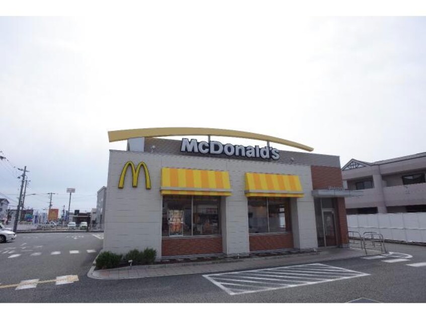 マクドナルド姫路東山店(ファストフード)まで1201m コンパスローズ白浜