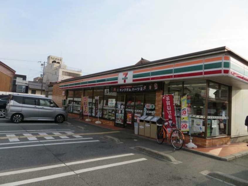 セブンイレブン姫路伊伝居店(コンビニ)まで648m アクロポリス1