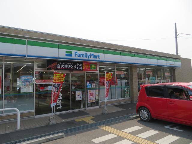 ファミリーマート姫路東郷町店(コンビニ)まで524m アクロポリスV