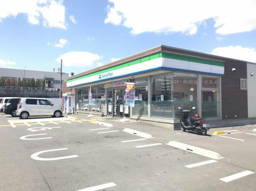 ファミリーマート姫路国分寺店(コンビニ)まで1973m シャーメゾン坂元　A