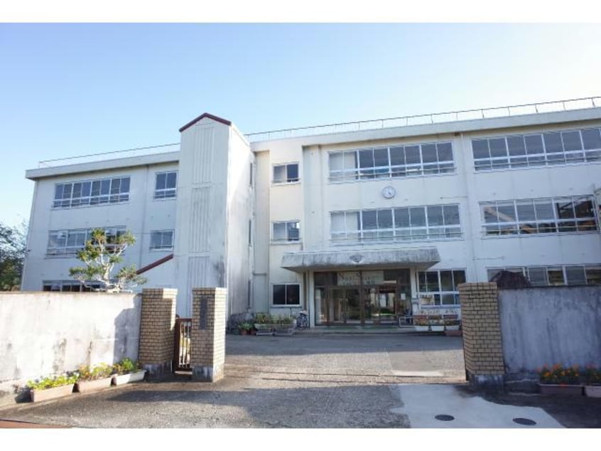 市川町立鶴居中学校(中学校/中等教育学校)まで1871m アプローズB