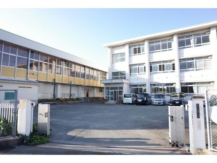 市川町立鶴居小学校(小学校)まで1220m プロムナード