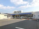 ローソン姫路伊伝居店(コンビニ)まで746m TORISIA八代