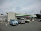 ファミリーマート石垣新川シード店(コンビニ)まで808m カーサティエラ