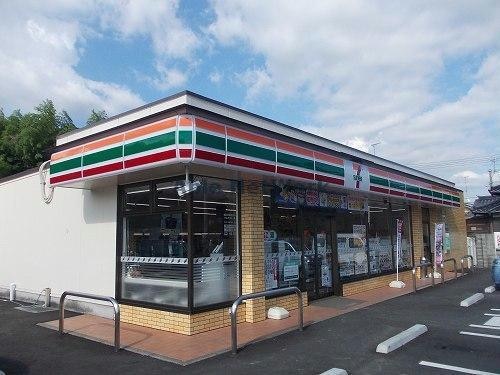 セブンイレブン山陽町江尻店(コンビニ)まで1000m ブルーパインⅡ－C