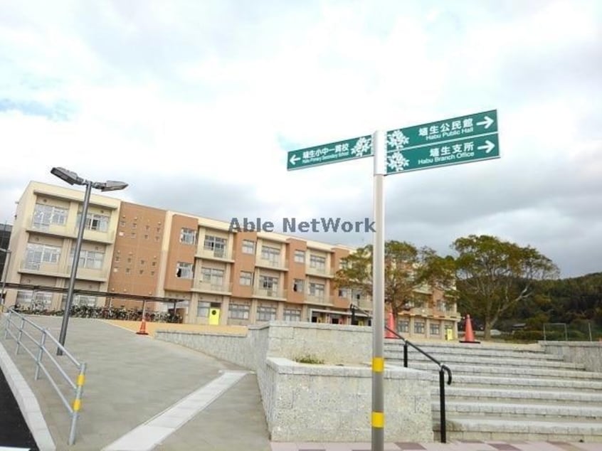 山陽小野田市立埴生中学校(中学校/中等教育学校)まで2543m※校区は市役所にご確認ください クレール シャトレー