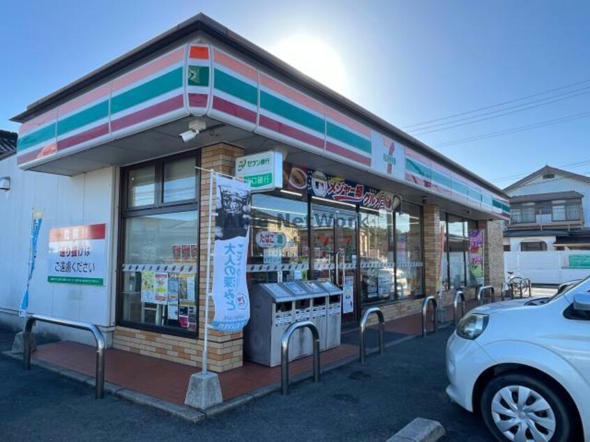 セブンイレブン小野田竜王山公園入口店(コンビニ)まで988m レオパレス竜王