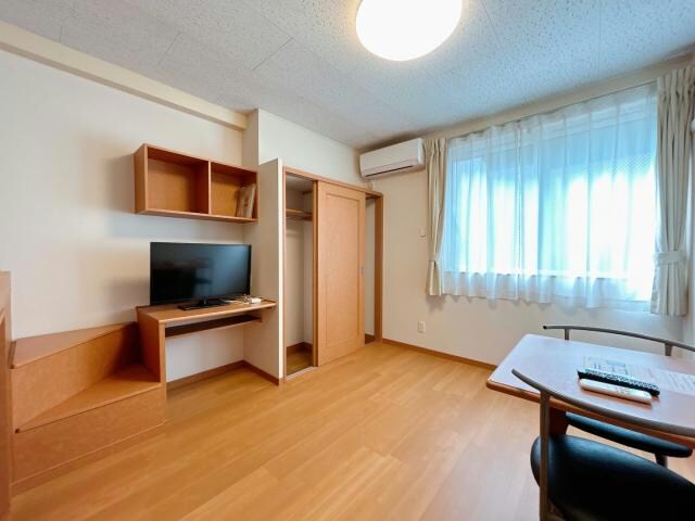  レオパレスボムール西高泊