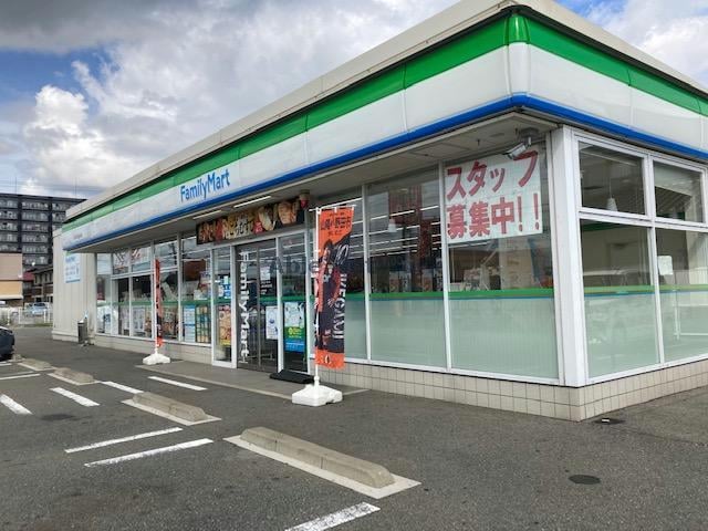 ファミリーマート山陽小野田高栄店(コンビニ)まで724m ブランネージュ中川　ABC