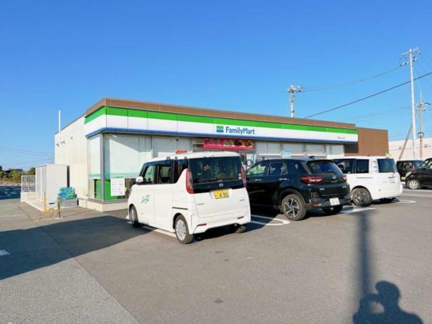 ファミリーマート宇部Lucky店(コンビニ)まで1039m 妻崎開作貸家