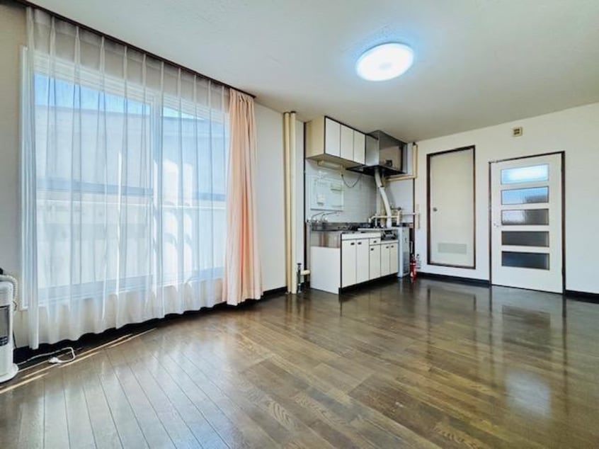 大きな窓で明るいお部屋です♪ シティハイツ麻生