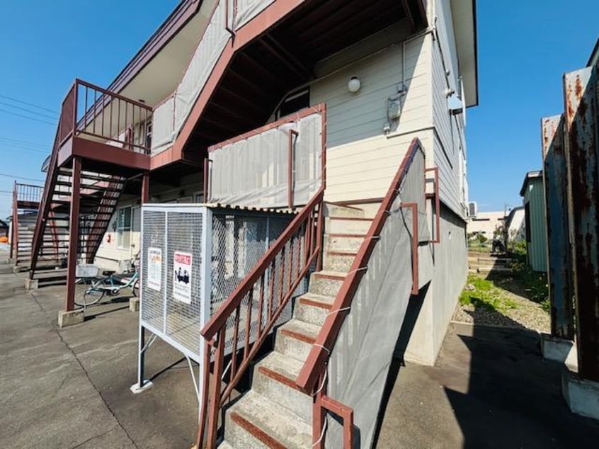 入口は専用階段で！ シティハイツ麻生