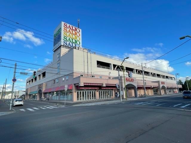 西條名寄店(デパート)まで1574m とまとはうす2