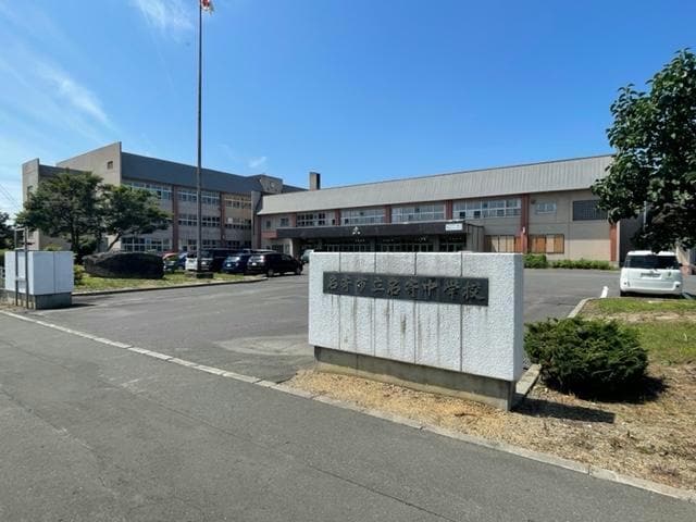 名寄市立名寄中学校(中学校/中等教育学校)まで1261m 西7南6　戸建賃貸