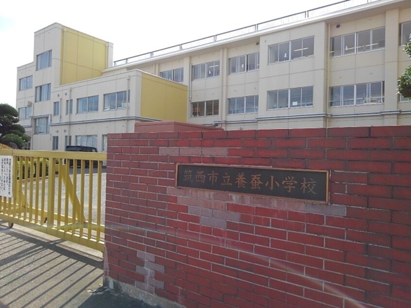 筑西市立養蚕小学校まで450m ヴィラプリムローズＢ