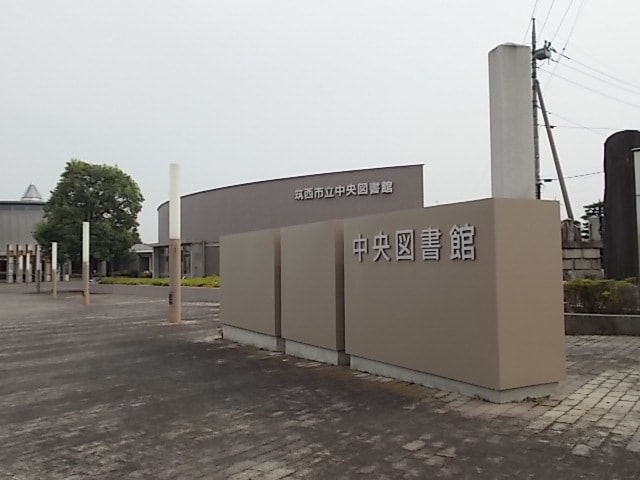 筑西市立中央図書館まで700m エランドールＡ