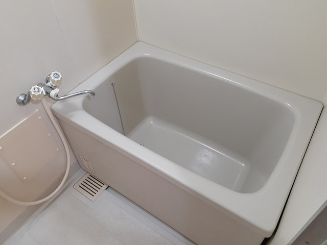  ロイヤルエステート神明Ａ