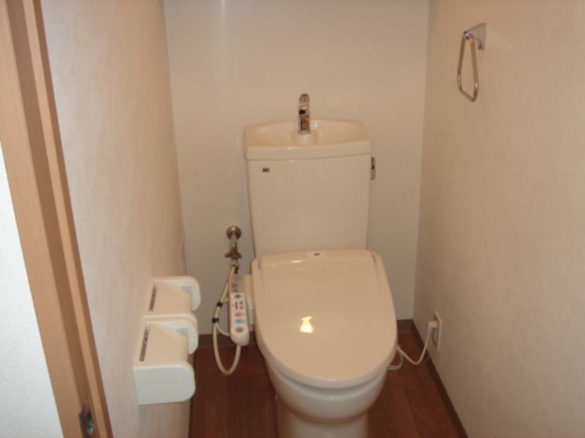 シャワー付きトイレ サンクチュアリ　III