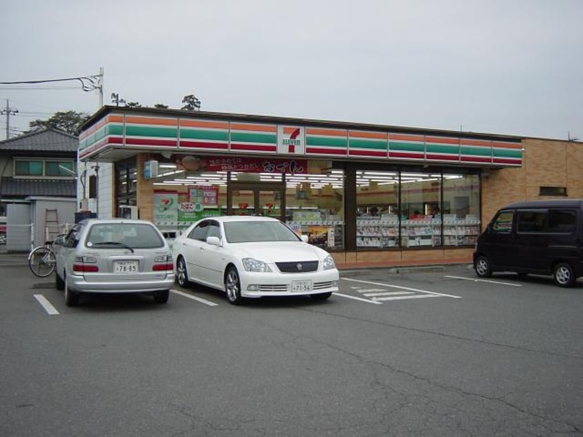セブンイレブンまで560ｍ サンクチュアリ　III