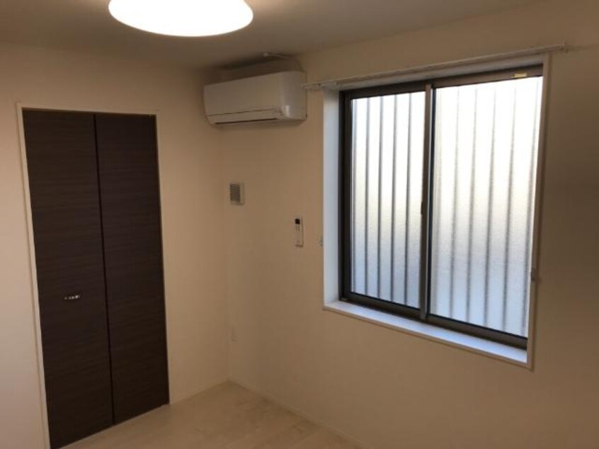 洋室 エミアスII