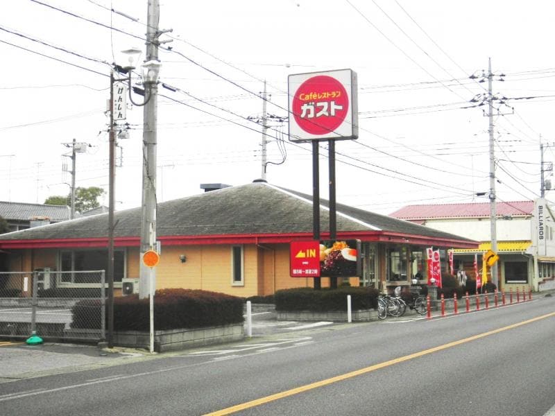 ｶﾞｽﾄ 結城店(その他飲食（ファミレスなど）)まで1130m イエローアイリスＢ