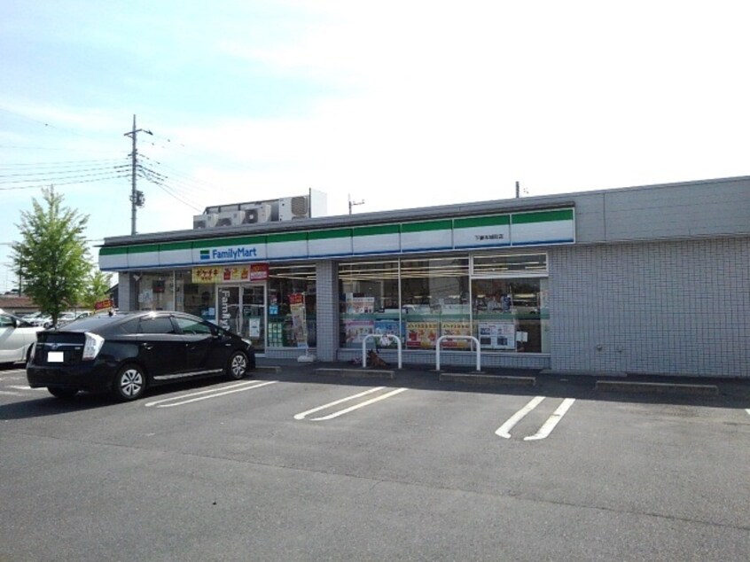 ファミリーマート下妻本城町店まで800m クレスト小野澤