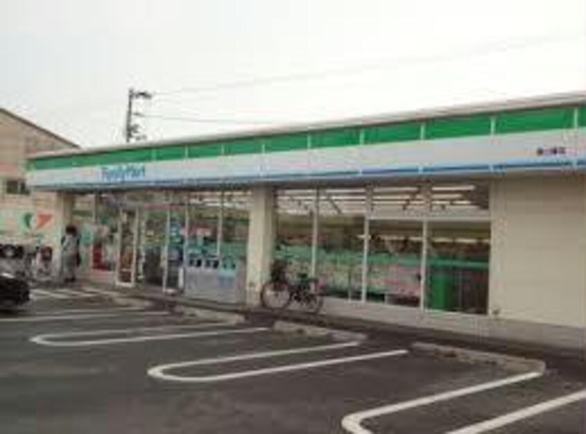 ファミリーマート福山曙六丁目店(コンビニ)まで692m サンフォレスト曙