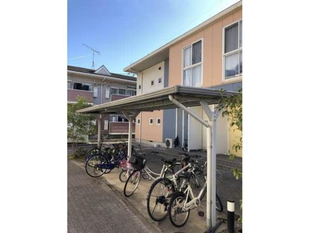  メゾンドローズ　Ｂ棟