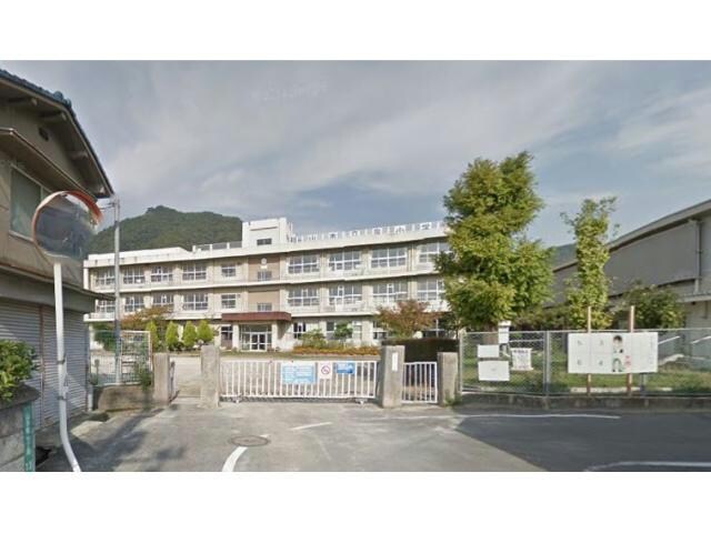 福山市立泉小学校(小学校)まで1070m セイバリーＹ