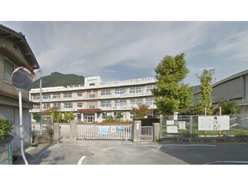 福山市立泉小学校(小学校)まで1070m セイバリーＹ