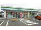 ファミリーマート神辺町川南店(コンビニ)まで607m グリーンベルズ　D棟