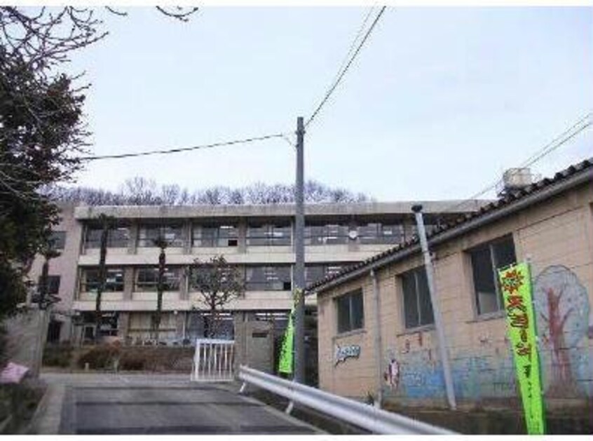 福山市立道上小学校(小学校)まで286m アイリス（神辺町道上）