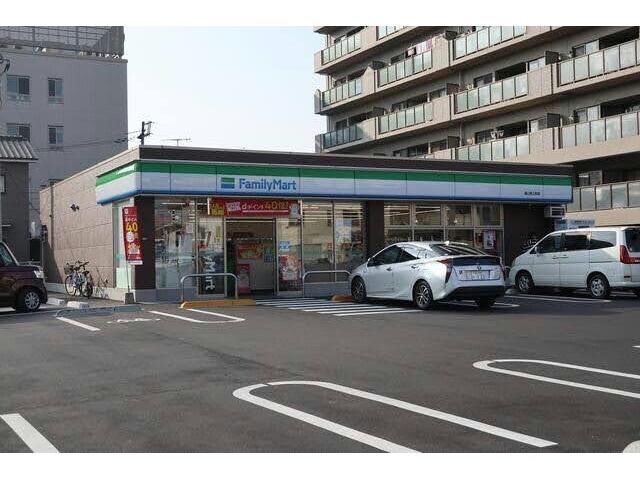 ファミリーマート福山野上町店(コンビニ)まで314m ザ　ヘリテージ野上