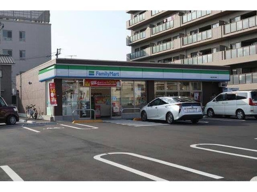 ファミリーマート福山野上町店(コンビニ)まで314m ザ　ヘリテージ野上