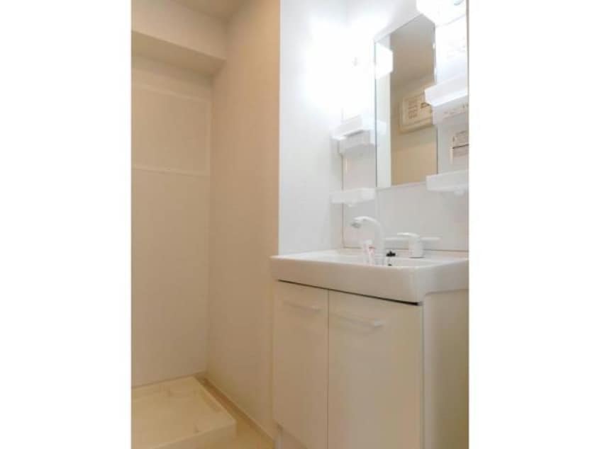  ラ・ルーチェ　Ｂ（西新涯町）