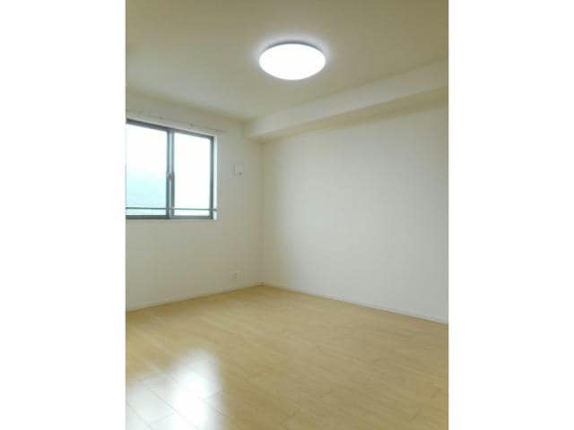  ラ・ルーチェ　Ｂ（西新涯町）