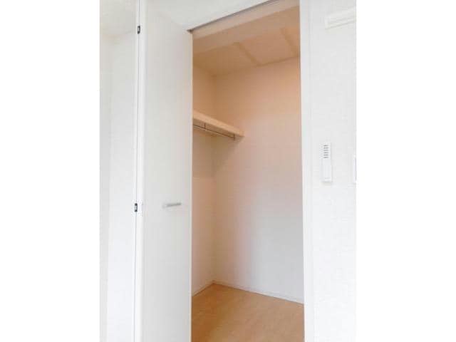  ラ・ルーチェ　Ｂ（西新涯町）