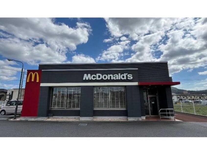 マクドナルド福山神辺店(その他飲食（ファミレスなど）)まで821m クレセオ　Ｃ棟